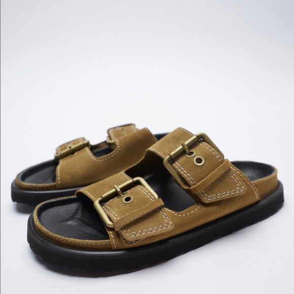BUCKLED LEATHER FLAT SANDALS (Zara)
